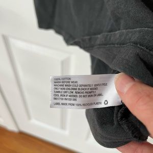 Universal Thread v neck t-shirt